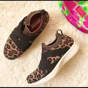 Skechers Bobs Squad 2-Lil' Gatito Leopard Sneaker